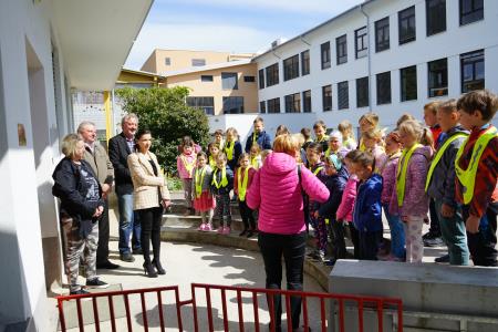 ŽUPAN NA MORAVŠKEM VRTCU ODKRIL SPOMINSKO OBELEŽJE VOJKI NAPOKOJ